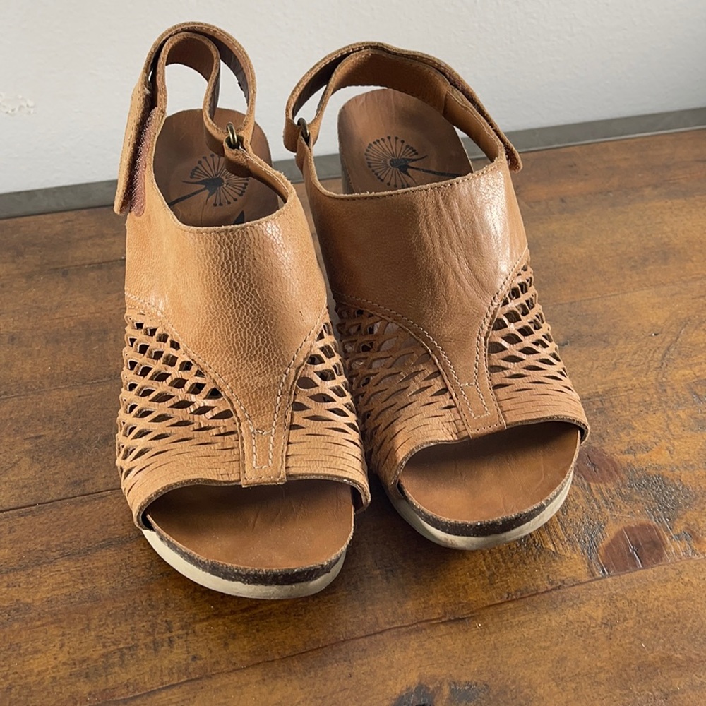 OTBT Tan Leather Cutout Wedges - Picture 3 of 10